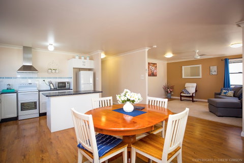 Dell-Lee Cottage - Accommodation Main Beach 3