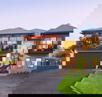 Downton Villa - Accommodation Main Beach