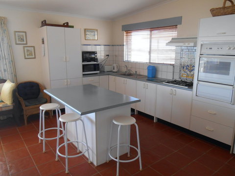 Edith's - Accommodation Main Beach 1