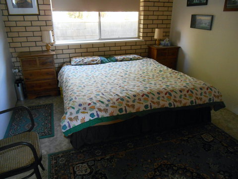 Edith's - Accommodation Main Beach 6