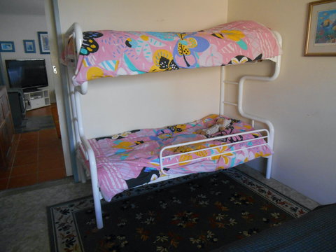 Edith's - Accommodation Main Beach 7