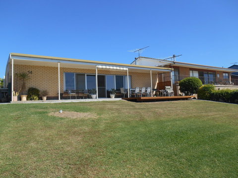 Edith's - Accommodation Main Beach 8