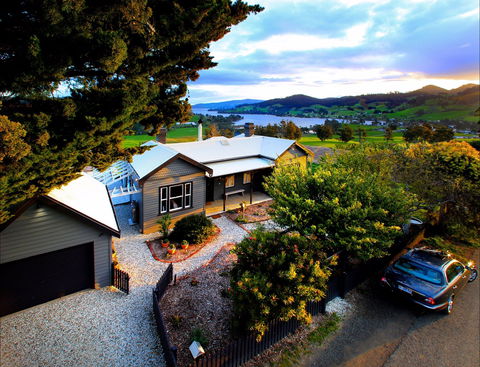 Frenchman's River - The Helmsman's House - Accommodation Main Beach 1