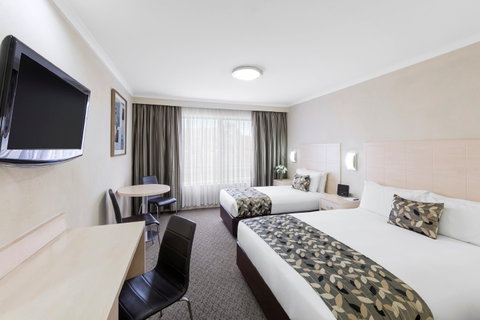 Garden City Hotel, BW Signature Collection - Accommodation Main Beach 1