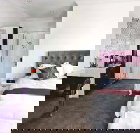 International On The Water Hotel - Accommodation Main Beach