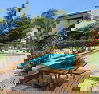 Lakes Waterfront Motel - Accommodation Main Beach