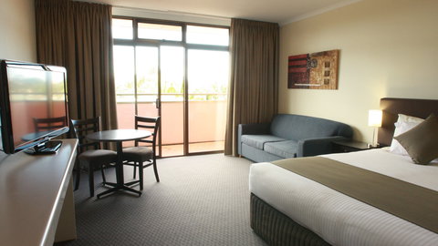 Adelaide Meridien Hotel & Apartments - Accommodation Main Beach 0