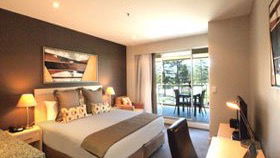 Oaks Plaza Pier Hotel - Accommodation Main Beach 0