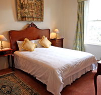 Feathers Hotel - Accommodation Main Beach