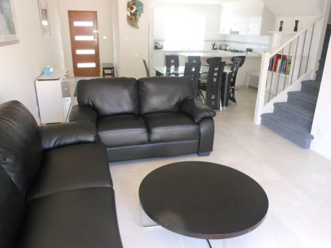 Oaklands Junction - Accommodation Main Beach 1