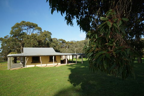 Southern Ocean Retreats - Goondooloo Cottage - Accommodation Main Beach 0