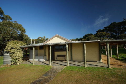 Southern Ocean Retreats - Goondooloo Cottage - Accommodation Main Beach 1