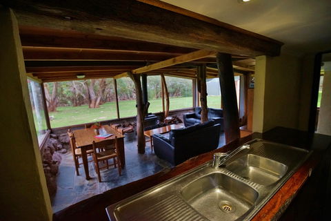 Southern Ocean Retreats - Goondooloo Cottage - Accommodation Main Beach 3