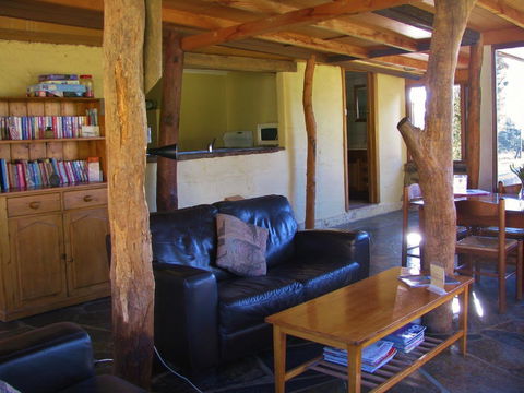 Southern Ocean Retreats - Goondooloo Cottage - Accommodation Main Beach 4