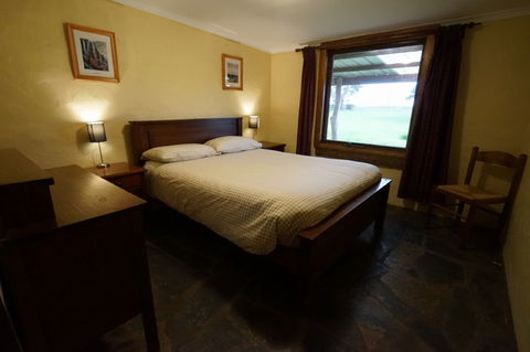 Southern Ocean Retreats - Goondooloo Cottage - Accommodation Main Beach 6