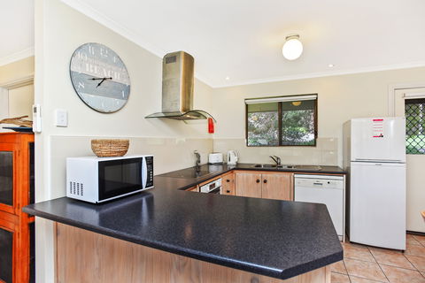 Unit 3, 5-/ Surf Avenue, Carrickalinga - Accommodation Main Beach 1