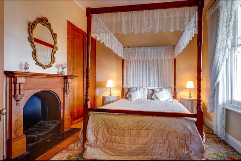 Abbey's Spa Cottage - Accommodation Main Beach 0