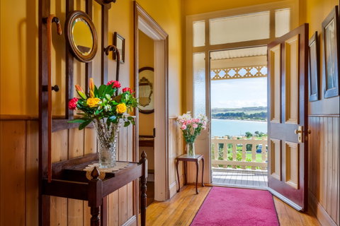 Abbey's Spa Cottage - Accommodation Main Beach 2