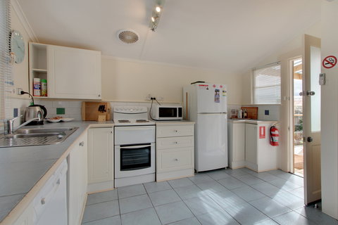 Amy Cottage - Accommodation Main Beach 5