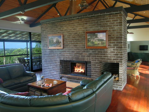 Banjos Bushland Retreat - Accommodation Main Beach 0