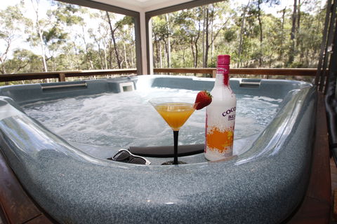 Banjos Bushland Retreat - Accommodation Main Beach 2