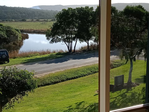 Butler's Bend Holiday Villa - Accommodation Main Beach 6