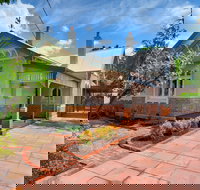 Crisp Street Cottage - Accommodation Main Beach