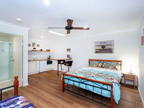 DCs Madra - Accommodation Main Beach 1