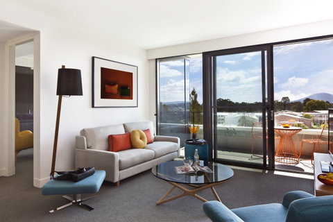 East Hotel + Apartments - Accommodation Main Beach 2