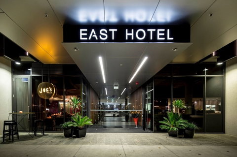 East Hotel + Apartments - Accommodation Main Beach 7