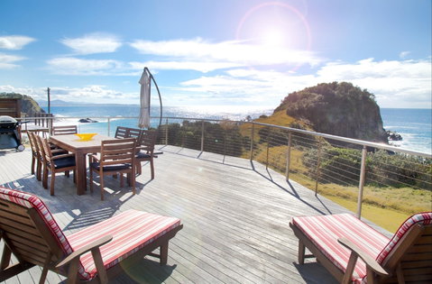 Headlands Beach House - Accommodation Main Beach 0