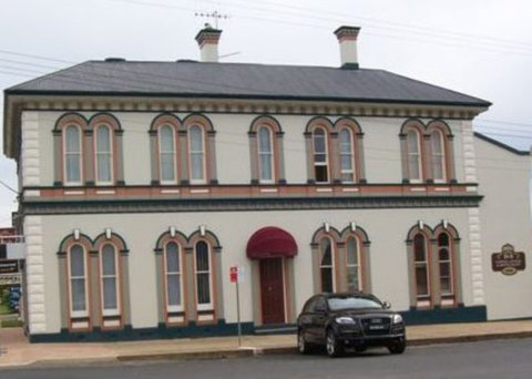 Heritage Guest House - Accommodation Main Beach 1