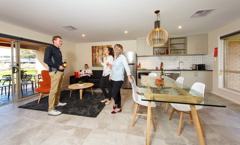 Howlong Country Golf Club Motel - Accommodation Main Beach 0