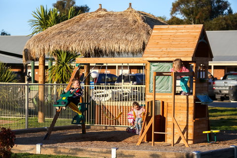 Howlong Country Golf Club Motel - Accommodation Main Beach 2