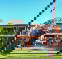 Kingfisher Lakehouse - Accommodation Main Beach