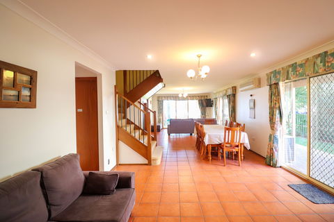 Kingfisher Lakehouse - Accommodation Main Beach 4