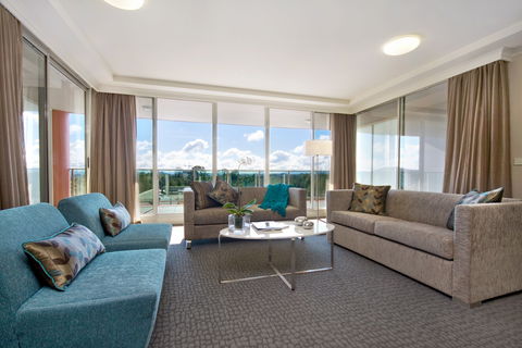 Pacific Suites Canberra - Accommodation Main Beach 2