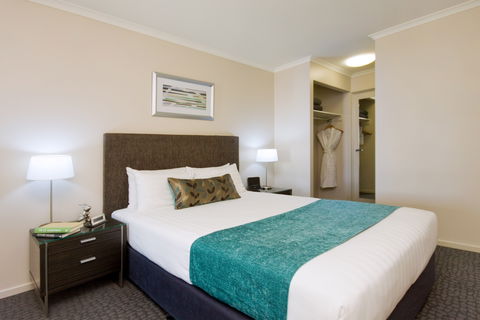 Pacific Suites Canberra - Accommodation Main Beach 6