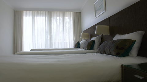 Pacific Suites Canberra - Accommodation Main Beach 7