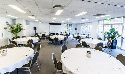 Pacific Suites Canberra - Accommodation Main Beach 8