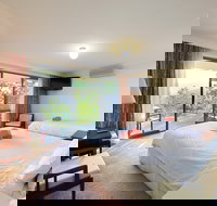 Queens Cottage - Accommodation Main Beach