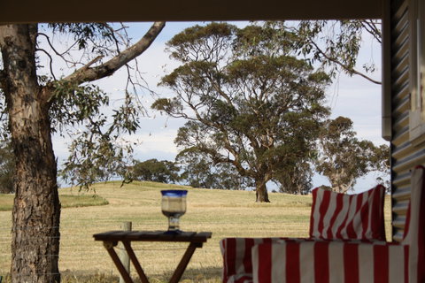 Rabbiters Hut - Accommodation Main Beach 2