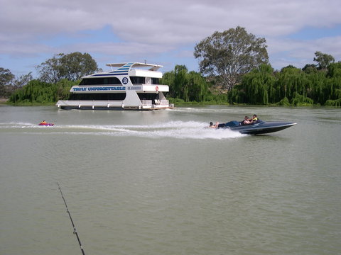 Rabbiters Hut - Accommodation Main Beach 6
