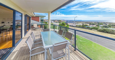 Serenity On Stacey - Accommodation Main Beach 3