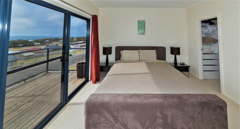 Serenity On Stacey - Accommodation Main Beach 7
