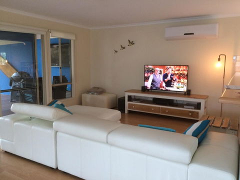 The Shack@Normanville - Accommodation Main Beach 4
