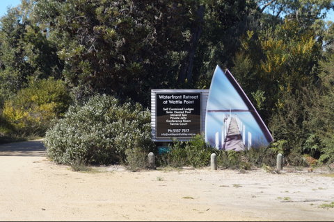 Waterfront Retreat At Wattle Point - Accommodation Main Beach 1