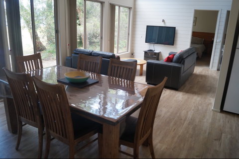 Waterfront Retreat At Wattle Point - Accommodation Main Beach 7