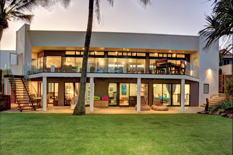 ZEN Beach Retreat - Accommodation Main Beach 3