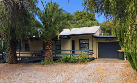 6 Barton Crescent, Normanville - Accommodation Main Beach 1